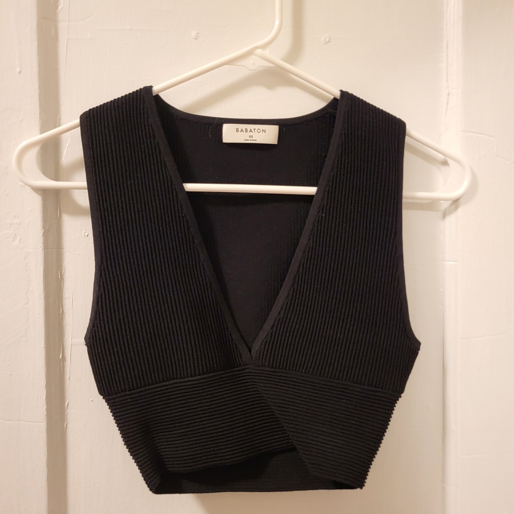 Babaton Black Ribbed V-Neck Crop Top